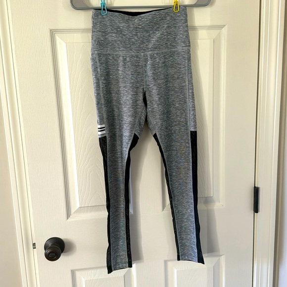 PINK ultimate xs leggings with partial mesh legs and pockets - Picture 1 of 5